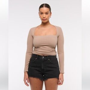 Abercrombie & Fitch Curve Love High Rise Mom Short 28 / 6 Black Destroy